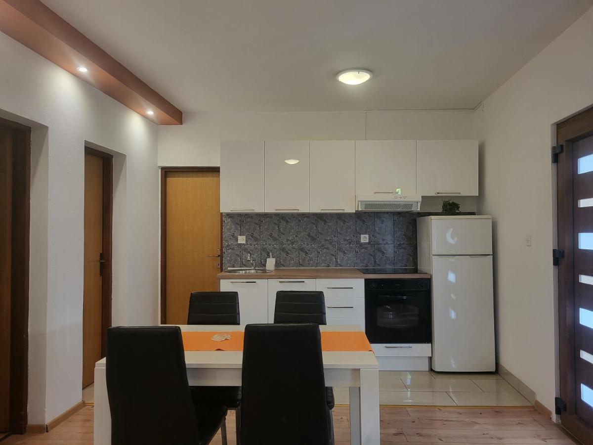 Apartments Lola Biograd Na Moru Exterior foto